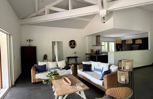 La Teste-de-Buch Villa | Beautiful single storey villa sleeps 10, Pyla/sea