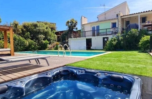 Villeneuve-Loubet Villa | Beautiful villa 5 min from Valbonne with garden, pool and jacuzzi