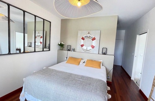 Gujan-Mestras Villa | Beautiful villa with heated pool, outdoor bar and south facing garden