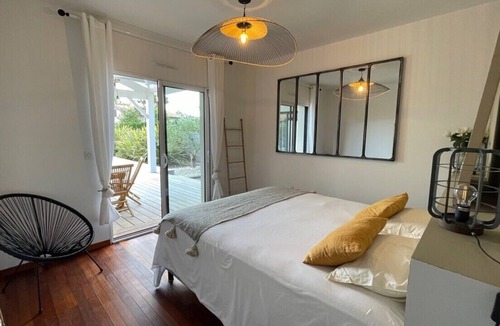 Gujan-Mestras Villa | Beautiful villa with heated pool, outdoor bar and south facing garden