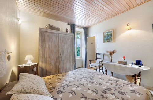 Saint-Pierre-le-Vieux Bed & Breakfast | Bed and Breakfast 'Chambres D'hôtes Le Peux - Bécacine' with Wi-Fi