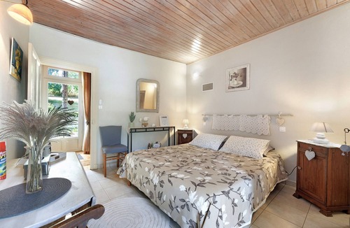 Saint-Pierre-le-Vieux Bed & Breakfast | Bed and Breakfast 'Chambres D'hôtes Le Peux - Bécacine' with Wi-Fi