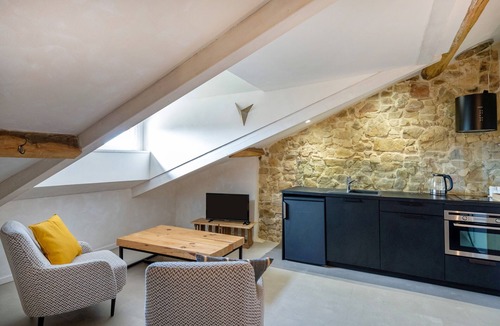 La Bastide-Clairence Bed & Breakfast | Bed and Breakfast 'Etxea' with Mountain View, Wi-Fi and Air Conditioning
