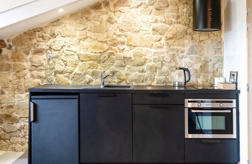 La Bastide-Clairence Bed & Breakfast | Bed and Breakfast 'Etxea' with Mountain View, Wi-Fi and Air Conditioning