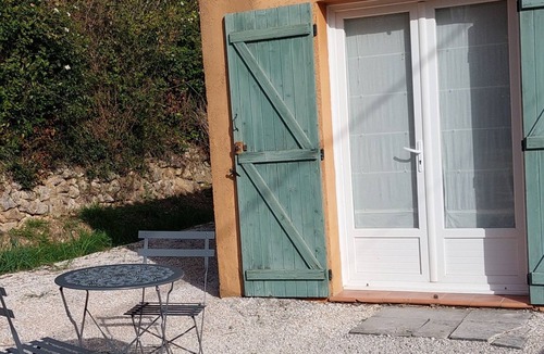 Besse-sur-Issole House | Bed and breakfast with breakfast included, in Besse sur Issole.
