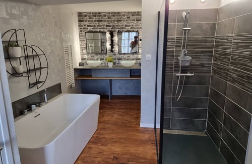 Piegut-Pluviers Bed & Breakfast | Bed and Breakfast 'Suite Romantique' with Shared Pool, Shared Terrace and Wi-Fi