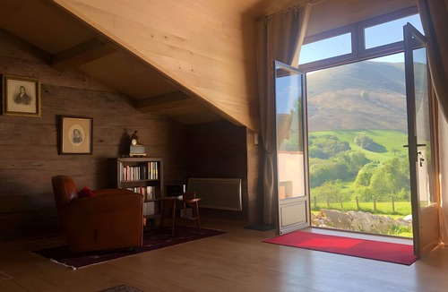 Iholdy Bed & Breakfast | Bed and Breakfast 'Barukia' with Private Garden and Wi-Fi
