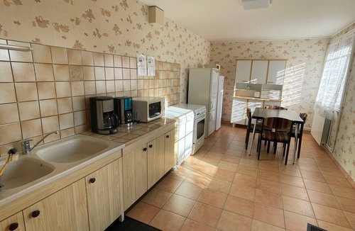 Verrieres Bed & Breakfast | Bed and Breakfast 'Chambre Des Vignes' with Shared Terrace, Shared Garden and Wi-Fi