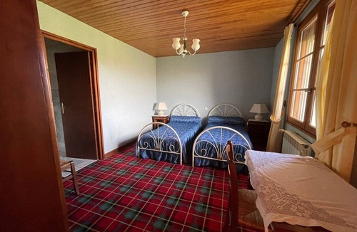 Verrieres Bed & Breakfast | Bed and Breakfast 'Chambre Des Vignes' with Shared Terrace, Shared Garden and Wi-Fi