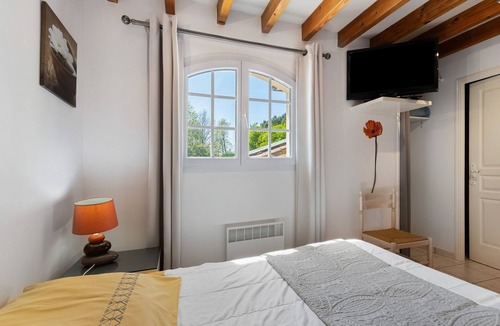 Begadan Bed & Breakfast | Bed and Breakfast 'Chambre D'hôtes Capucine' with Shared Pool, Shared Terrace and Wi-Fi