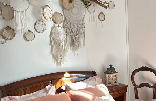 Folles Bed & Breakfast | Bed and Breakfast 'Chambre Henri À "La Parenthèse"' with Shared Garden and Wi-Fi
