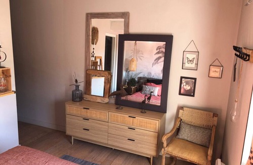 Ginasservis Bed & Breakfast | Bedroom and bathroom. Breakfast and private pool area included.