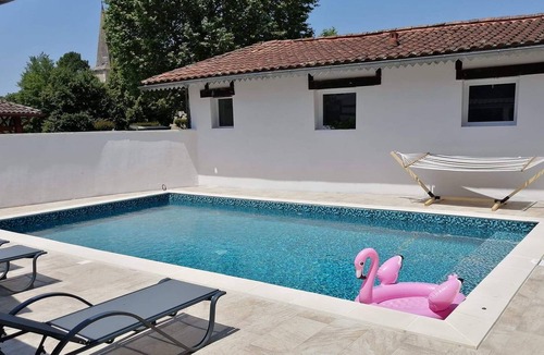 Herm House | Belle Villa de 200 ans au Cœur D'un Charmant Village Landais et sa Belle Piscine