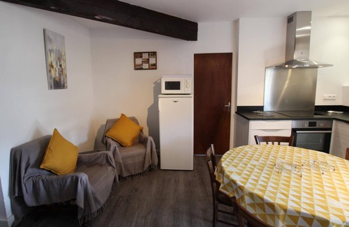 Juxue House | BEROKIA RIGHT - JUXUE