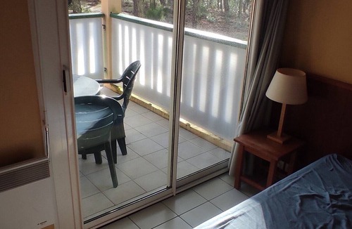Maubuisson Apartment | Between the Lake, the Dunes, and the Ocean. 2-room apartment with a terrace located among the pine trees