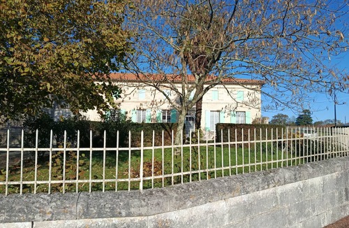 Semillac House | Between vineyards and estuary, discover Walter's winery