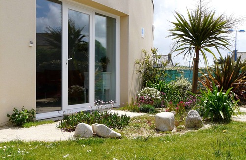 Cleder Apartment | Breathtaking view for this beautiful waterfront apartment.