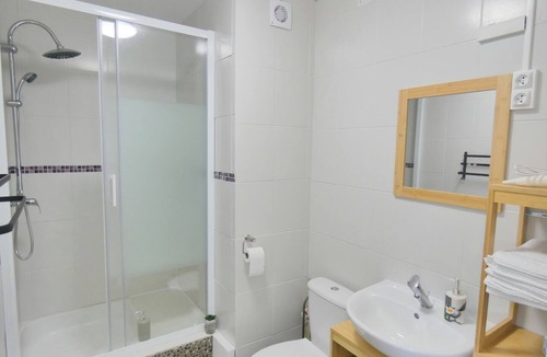 Chateaudun-Bannier Apartment | Bright 37m² apartment across from the SNCF train station—Wi-Fi, Netflix, free coffee and tea