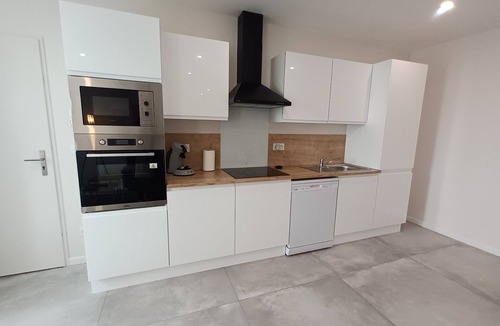 Fontaines-d'Ozillac Apartment | Bright apartment in the countryside - private parking