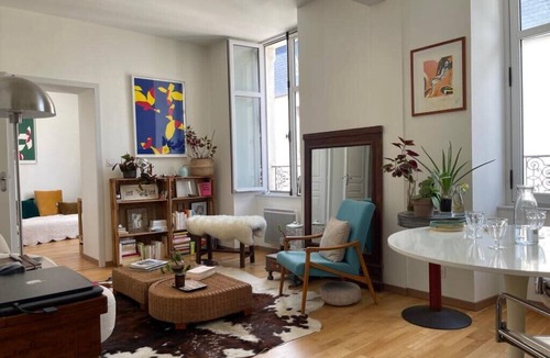 Decre-Cathedrale Apartment | Bright apartment - old renovated building