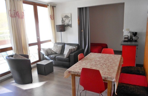 Le Corbier Apartment | Bright central apartment with balcony