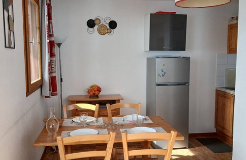 Montgellafrey Apartment | Bright, unoverlooked T2 of 42m2 facing SOUTH/EAST Living room 16m2, balcony 8m2.
