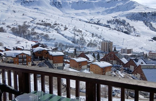 Montgellafrey Apartment | Bright, unoverlooked T2 of 42m2 facing SOUTH/EAST Living room 16m2, balcony 8m2.