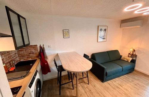 Saint-Mandrier-sur-Mer Apartment | Bright studio a few steps from the beach