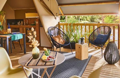 Luynes Other | Bungalow toilé avec terrasse à Luynes, 2 chambres, 5 personnes - API-1-52-1508