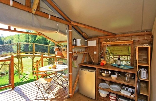 Saint-Amand-de-Coly Cabin | Cabane 3 étoiles - Piscine - ccbfghi