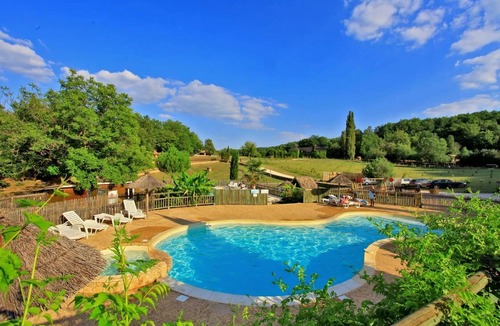 Saint-Amand-de-Coly Cabin | Cabane 3 étoiles - Piscine - ccbfgig