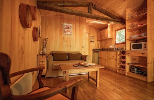Saint-Amand-de-Coly Cabin | Cabane 3 étoiles - Piscine - ccbfh0b