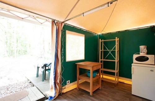 Chauffour-sur-Vell House | Camping 3 étoiles - Piscine - ccbfg00