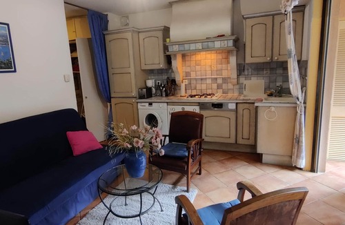 La Croix des Gardes Apartment | Cannes T2 charming, private garden garage, air conditioning, internet wooded environment.