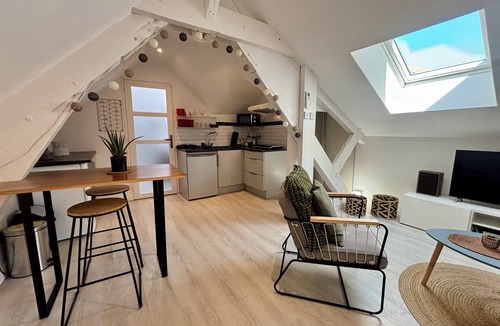 Brive-la-Gaillarde Apartment | Casa Blum #4 - Studio climatisé, à 2 pas de la gare