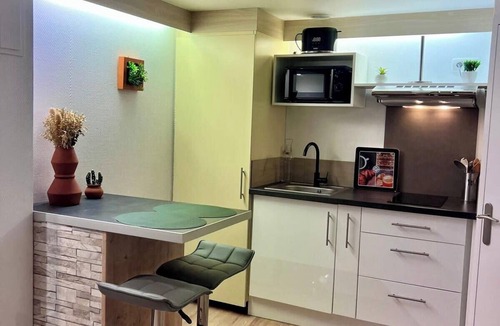 Brive-la-Gaillarde Apartment | Casa Cloutiers #1 -Studio RDC -Hyper Centre Brive