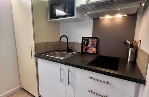Brive-la-Gaillarde Apartment | Casa Cloutiers #1 -Studio RDC -Hyper Centre Brive
