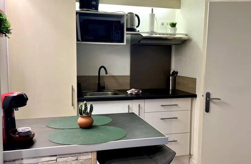 Brive-la-Gaillarde Apartment | Casa Cloutiers #1 -Studio RDC -Hyper Centre Brive