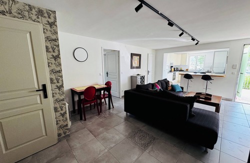 Cavalaire-sur-Mer Villa | Cavalaire Self-contained apartment in villa for 6/8 people (10/12p on request)