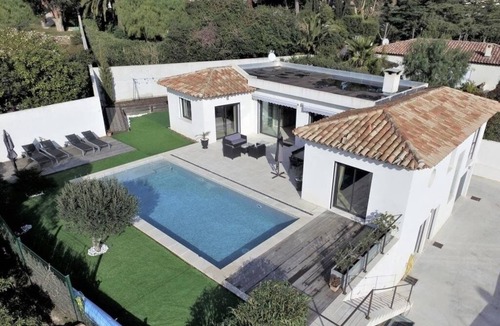 Cavalaire-sur-Mer House | Cavalaire-Sur-Mer: Magnificent villa with swimming pool 800m from the beaches