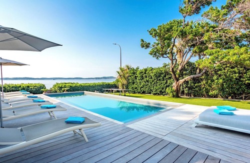 Sainte-Maxime City Centre Villa | CENTRAL renovated VILLA. so CLOSE to the SEA !