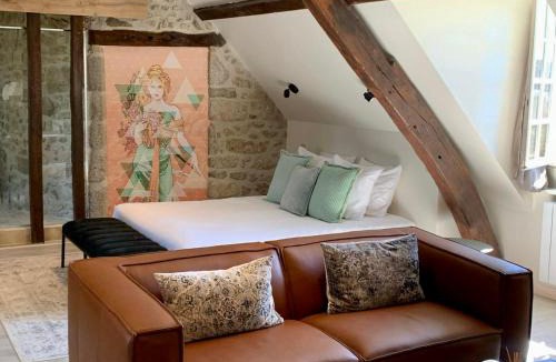 Ussel Bed & Breakfast | Château de la Borde à Ussel, centre-ville, proche autoroute A89, CLIMATISATION