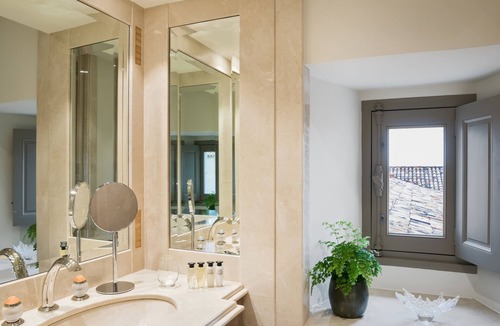 Bommes Hotel | Château Lafaurie-Peyraguey Hôtel & Restaurant LALIQUE