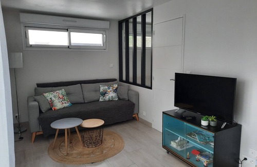 Saint-Philbert-de-Grand-Lieu House | Chalet 2-3 pers between town, lake and ocean "Calm and Serenity".