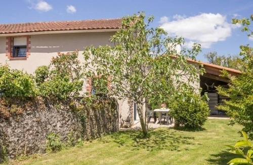Saint-Philbert-de-Grand-Lieu Cottage | Charming Cottage on Organic Vineyard, Near Nantes with Bikes & Wi-Fi