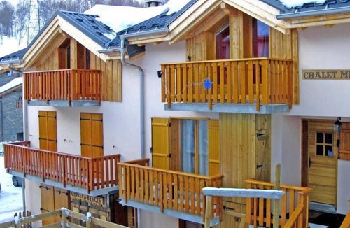 Le Bettaix Ski Chalet | Chalet, sauna, balcony, fireplace or stove, parking, tv, ski locker, 155m², Les Menuires
