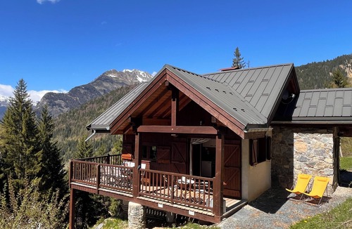 Oz-en-Oisans Ski Chalet | Chal'Oz, charming and comfortable chalet near the ski slope (100m)