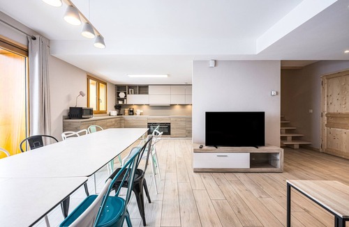 La Toussuire Ski Chalet | Chalet 'Alphonsine Ski Lodge' with Mountain View, Private Terrace and Wi-Fi