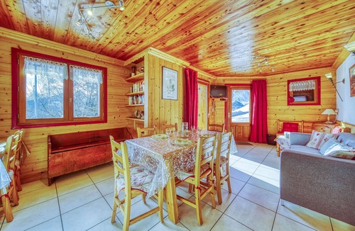 La Toussuire Ski Chalet | Chalet l’Hermine - Three Bedroom Chalet, Sleeps 8