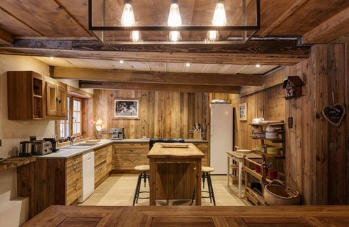 Le Lavancher Ski Chalet | Chalet 400sqm | 1803 renovated Farm | Sauna |8Pool